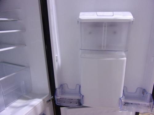 Beko Fridge Freezer With Water dispenser 