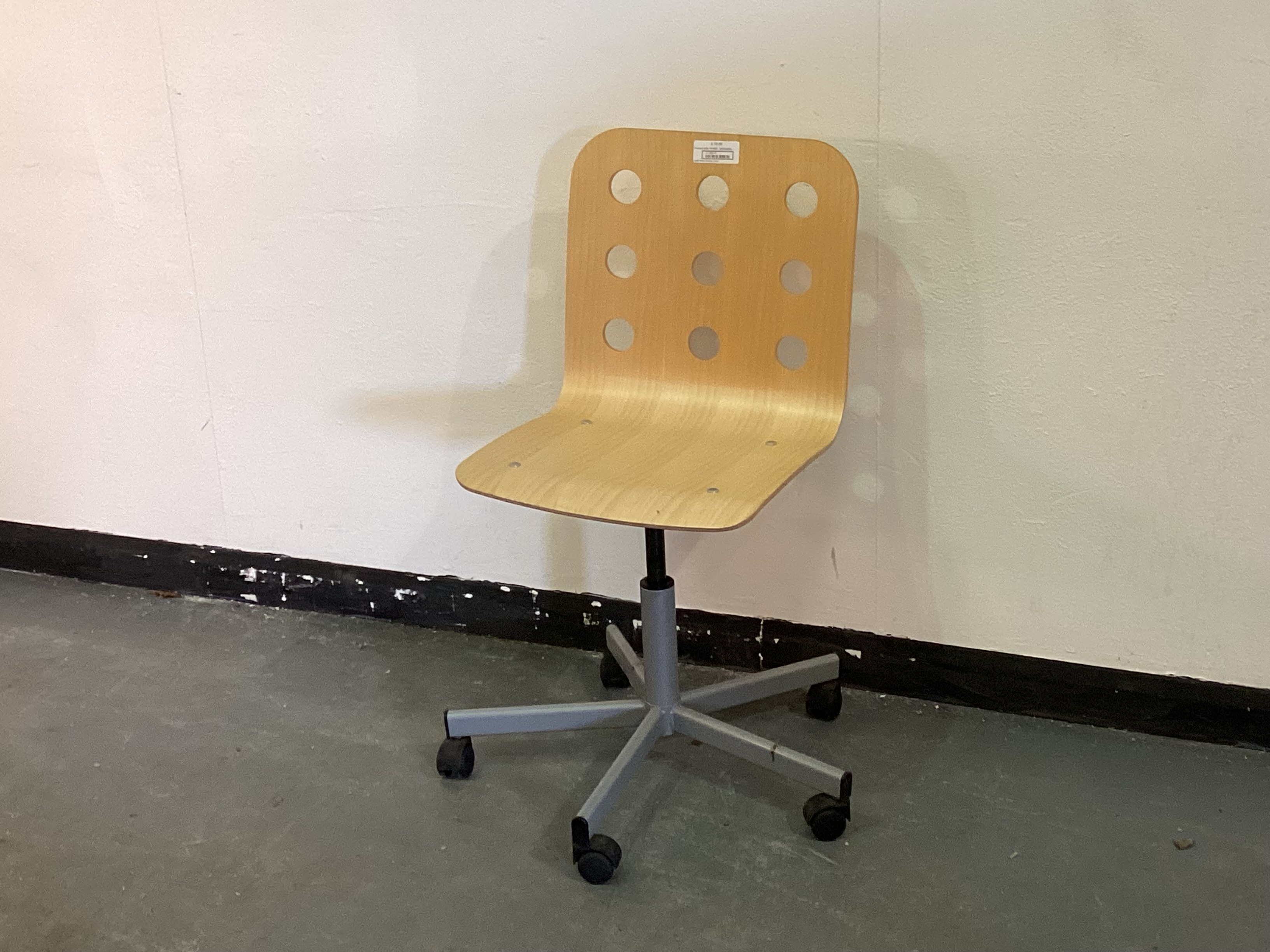 Light wood Swivel Chair 
